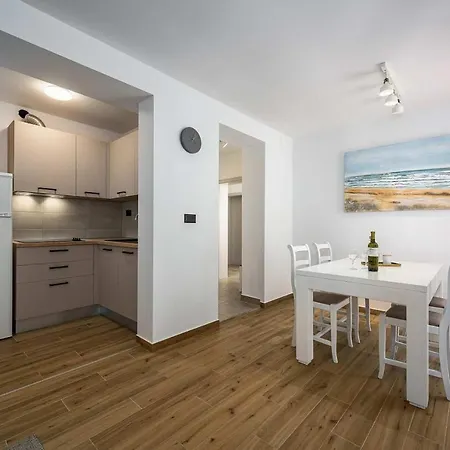App Marina Apartment *